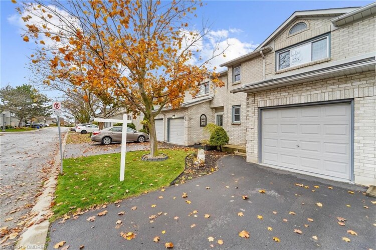 2 Royalwood Court, Hamilton, ON, Stoney Creek