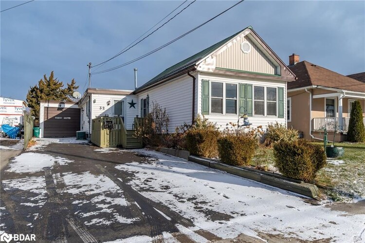 32 Crown St Street, Quinte West, ON, 