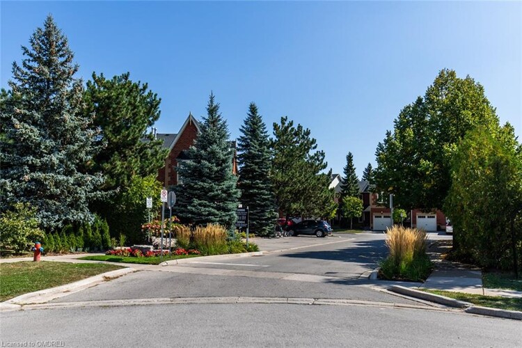 2004 Glenada Crescent, Oakville, ON, Iroquois Ridge North