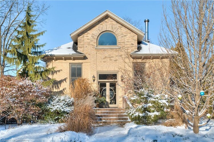 27 Forbes Avenue W, Guelph, ON, Old University