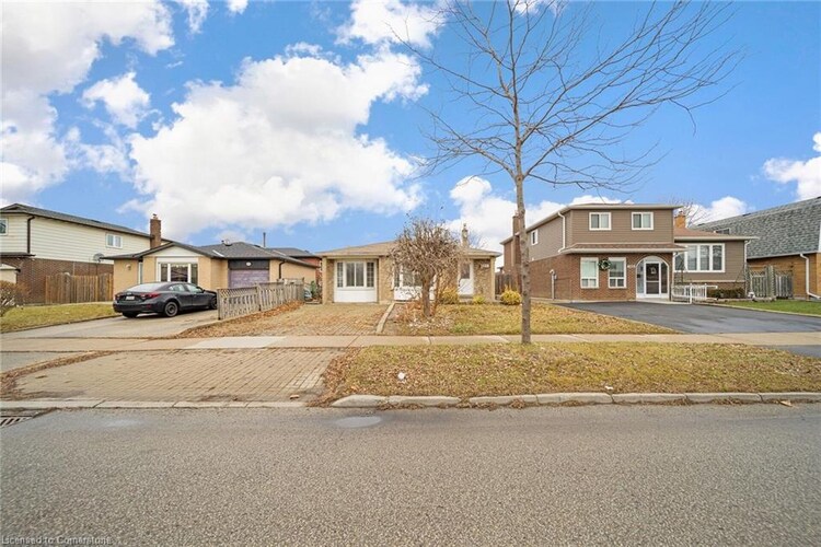 4211 Brandon Gate Drive, Mississauga, ON, Malton