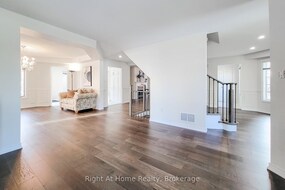 85 Meadowlands Boulevard, Hamilton, ON