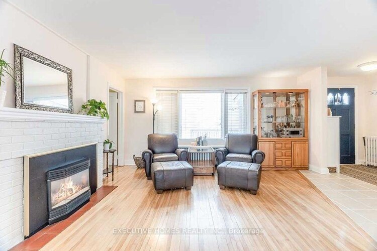 136 John Street W, Bradford West Gwillimbury, ON, Bradford