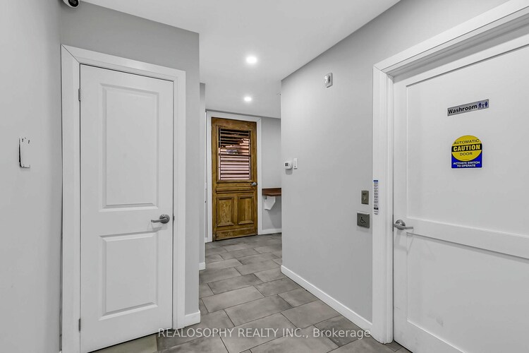 518 Queen Street W, Toronto, ON, Kensington-Chinatown