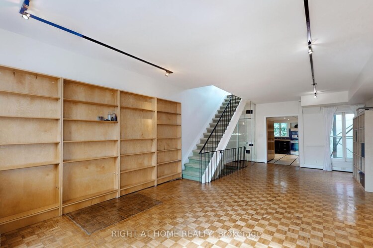 394 King Street E, Toronto, ON, Moss Park
