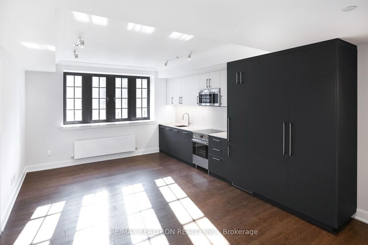 2 Clarendon Avenue, Toronto, ON, Casa Loma