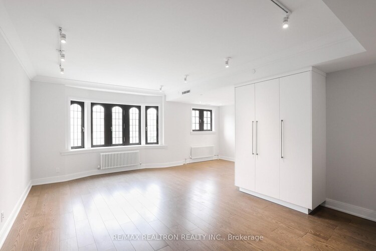 2 Clarendon Avenue, Toronto, ON, Casa Loma