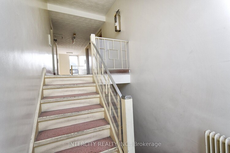 415 Wilson Avenue, Toronto, ON, Clanton Park