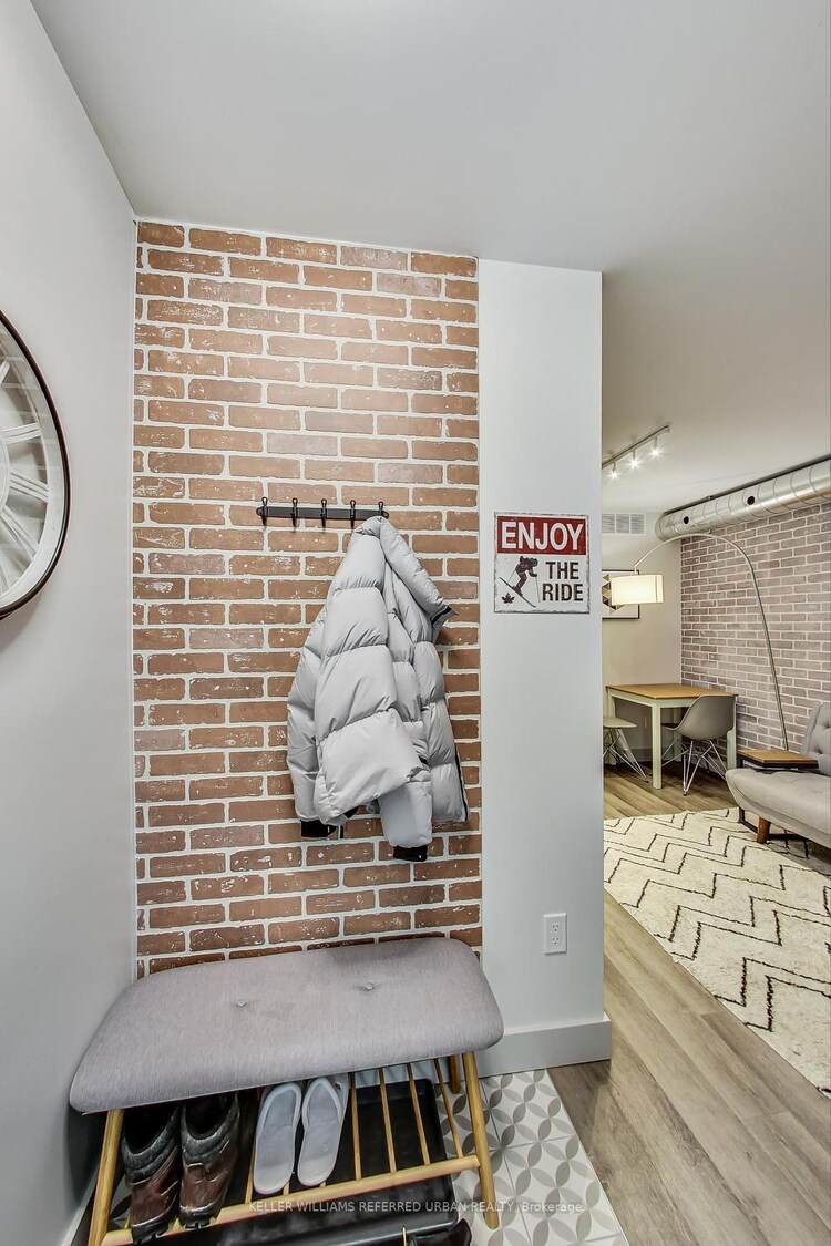 205 Bathurst Street, Toronto, ON, Kensington-Chinatown