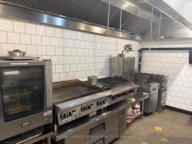 17600 Yonge Street, Newmarket, ON, Woodland Hill