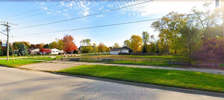 717 Broadway Street, Plympton-Wyoming, ON, Plympton Wyoming