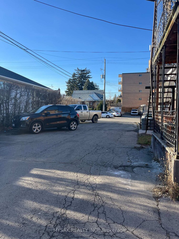 2342 King Street E, Hamilton, ON, Glenview