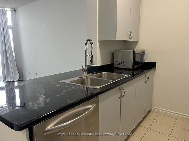 35 Saranac Boulevard, Toronto, ON, Englemount-Lawrence