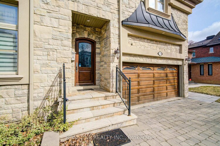 210 Maplehurst Avenue, Toronto, ON, Willowdale East