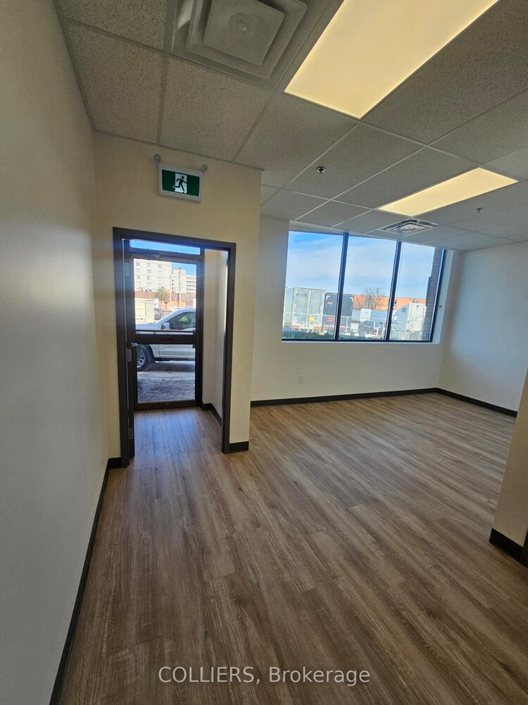 215 Carlingview Drive, Toronto, ON, West Humber-Clairville