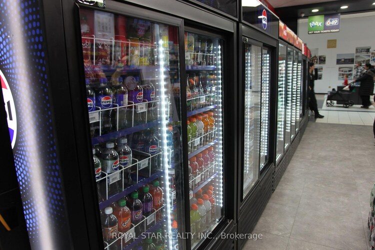 17600 Yonge Street, Newmarket, ON, Woodland Hill