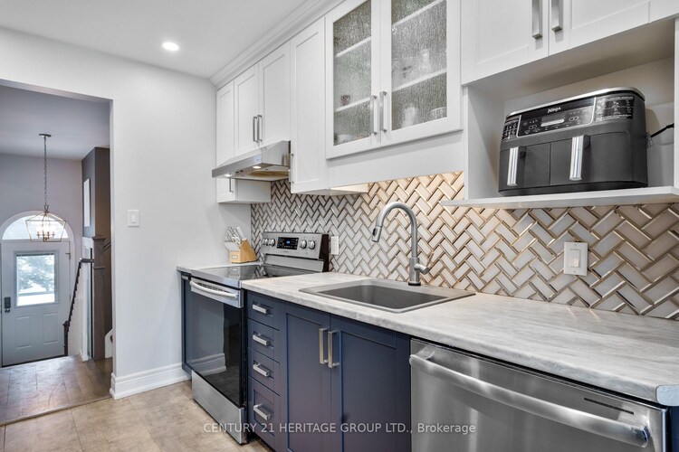 10 Hawkins Street, Georgina, ON, Sutton & Jackson's Point