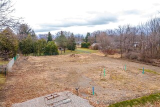 15 BARTLETT Avenue, Hamilton, ON