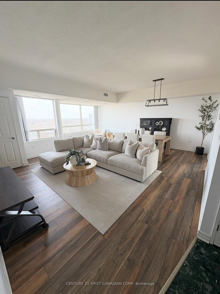 744 Wonderland Road S, London South, ON, South N