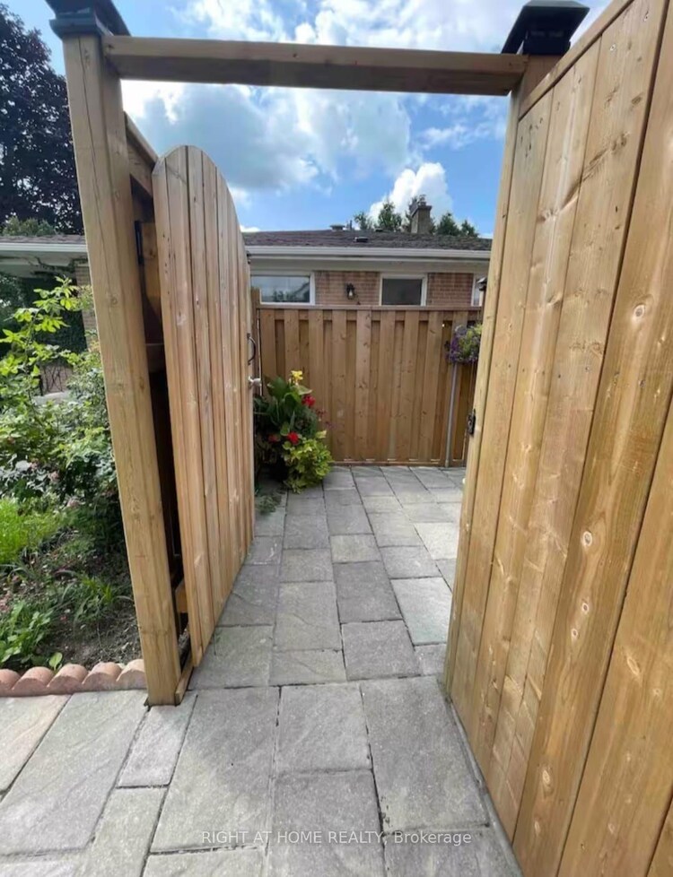 18 Ravenrock Court, Toronto, ON, Parkwoods-Donalda