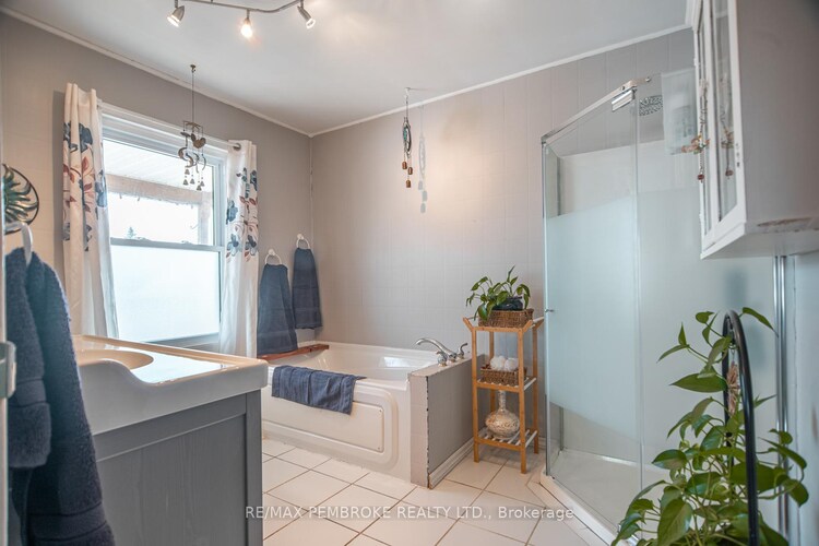 420 New Street, Renfrew, ON, 540 - Renfrew