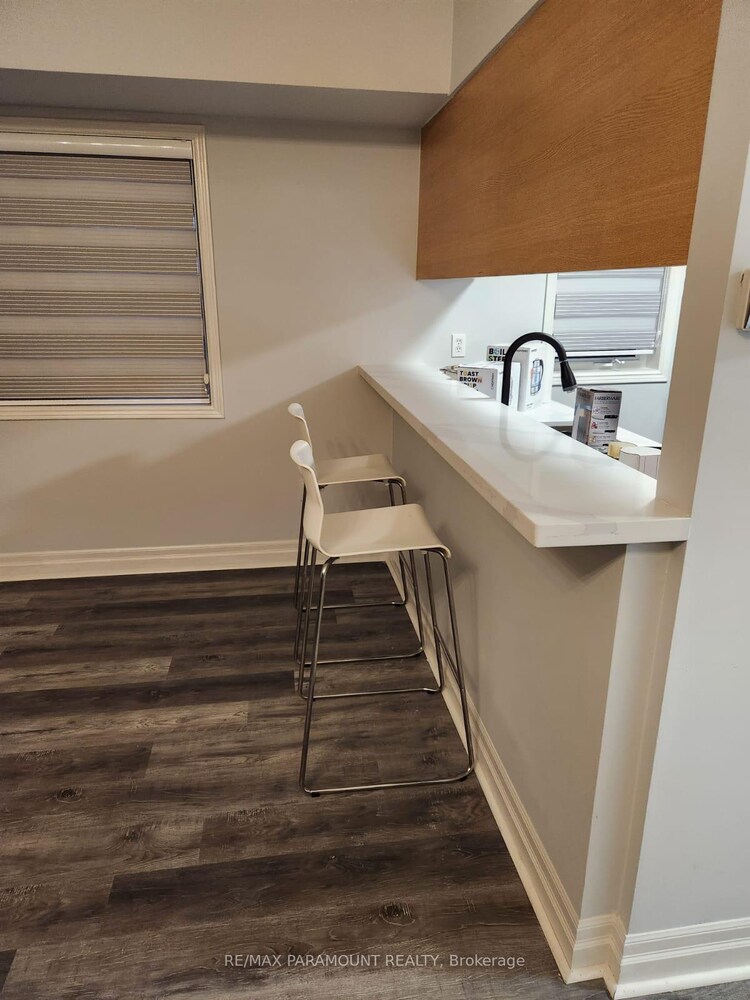 101 Bristol Road E, Mississauga, ON, Hurontario