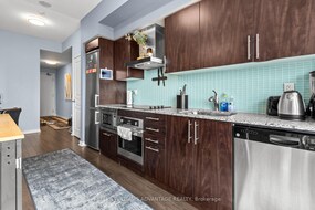 352 Front Street W, Toronto, ON
