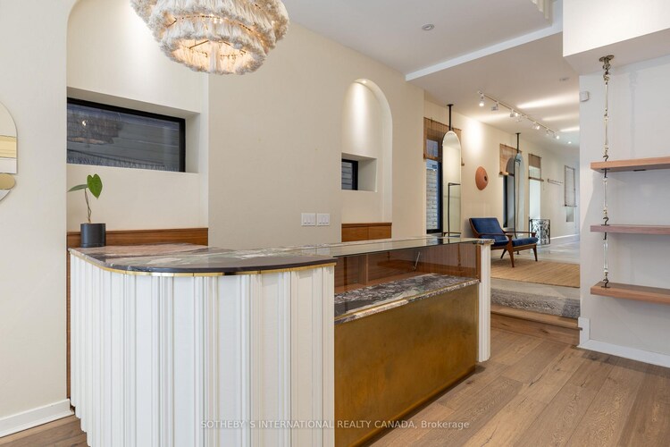 872 College Street, Toronto, ON, Trinity-Bellwoods