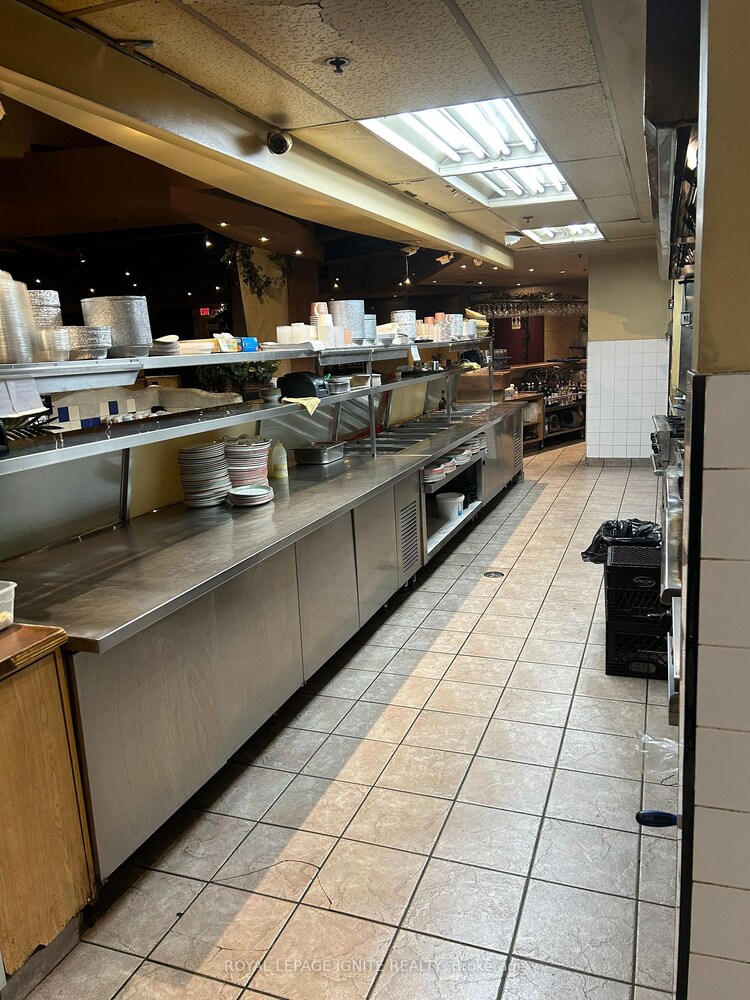 1450 Kingston Road, Pickering, ON, Town Centre