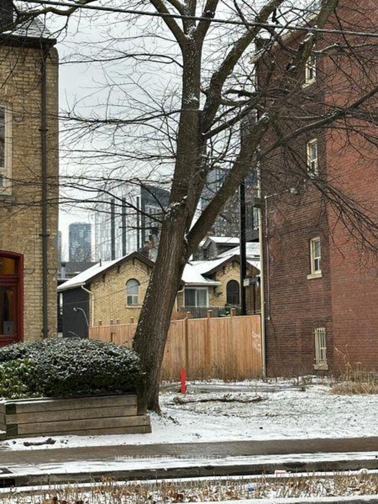 185 Gerrard Street E, Toronto, ON, Moss Park