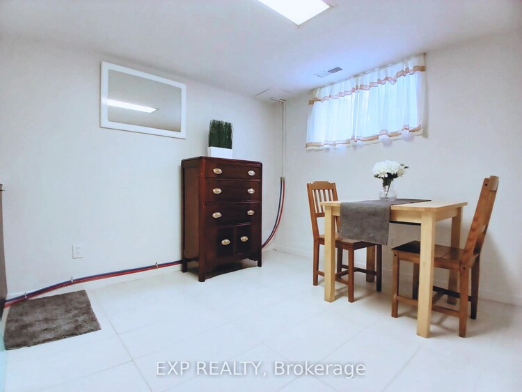 931 Pape Avenue, Toronto, ON, East York