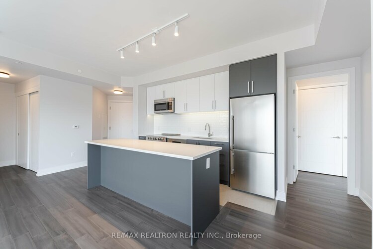 2525 Bathurst Street, Toronto, ON, Forest Hill North