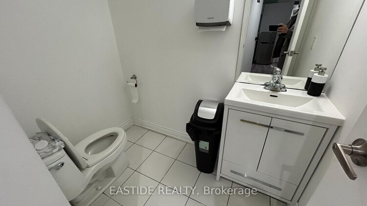 128 1/2 Cumberland Street, Toronto, ON, Bay Street Corridor