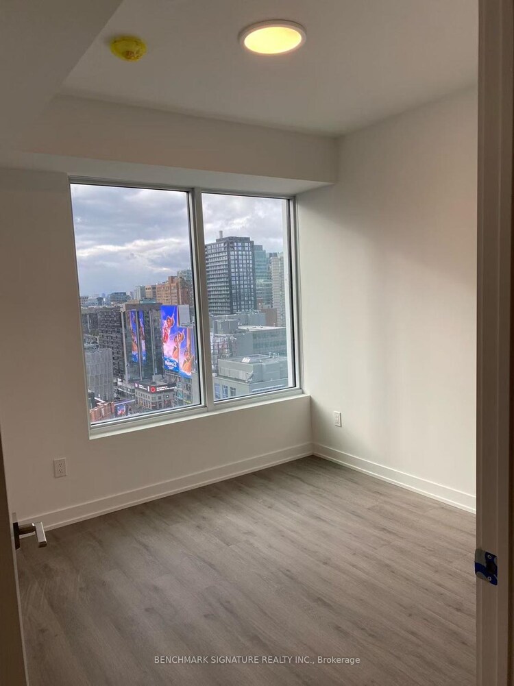 252 Church Street, Toronto, ON, Church-Yonge Corridor