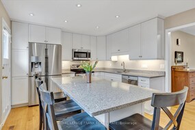1690 Pinehill Drive, Peterborough, ON