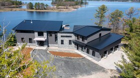 47B George Hunt Memorial Drive W, Parry Sound, ON , MLS #X12413921 , Image - 1