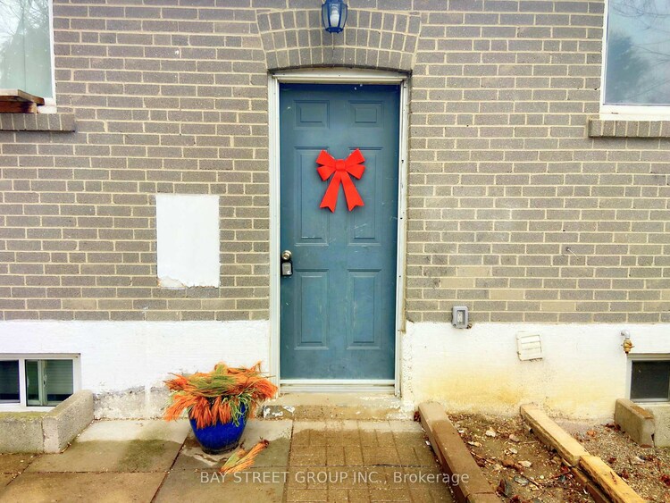 99 Cherrywood Drive, Newmarket, ON, Bristol-London