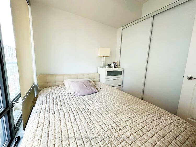 18 Yorkville Avenue, Toronto, ON, Annex