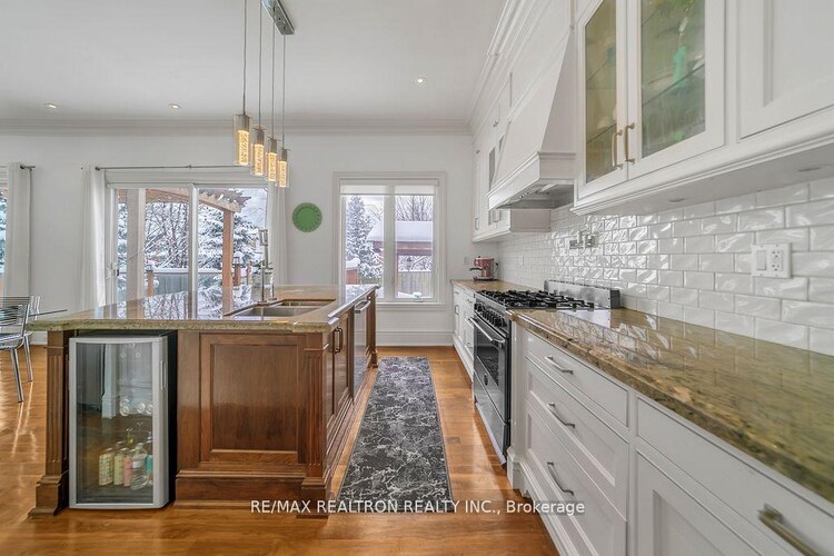 35 Yorkdale Crescent, Toronto, ON, Humberlea-Pelmo Park W5