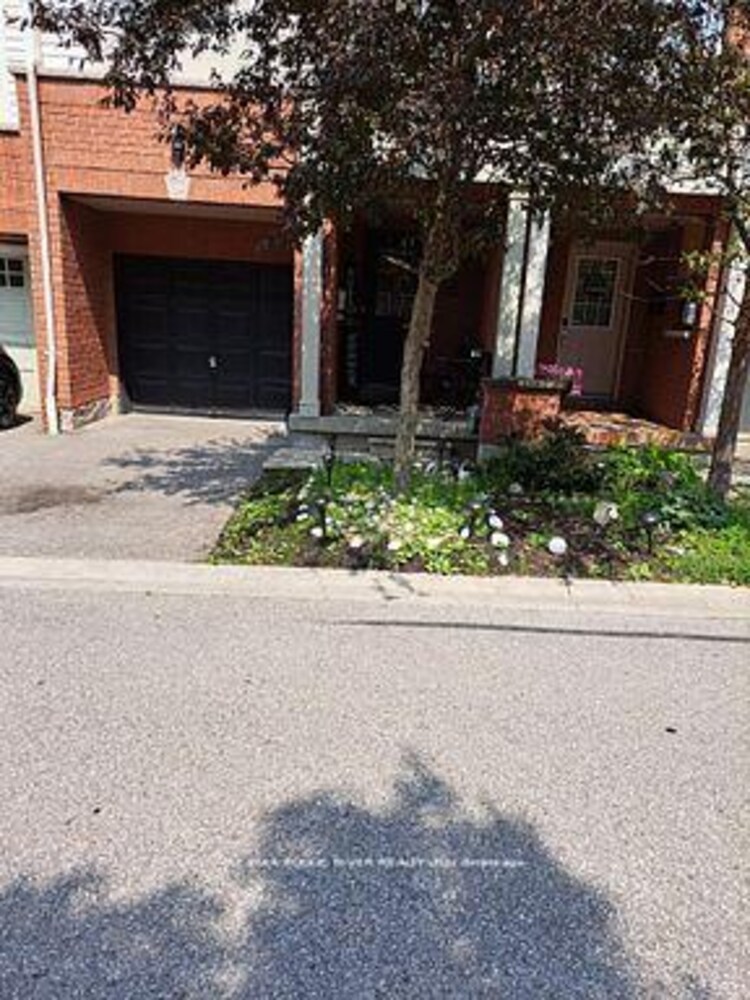 1850 Kingston Road, Pickering, ON, Village East