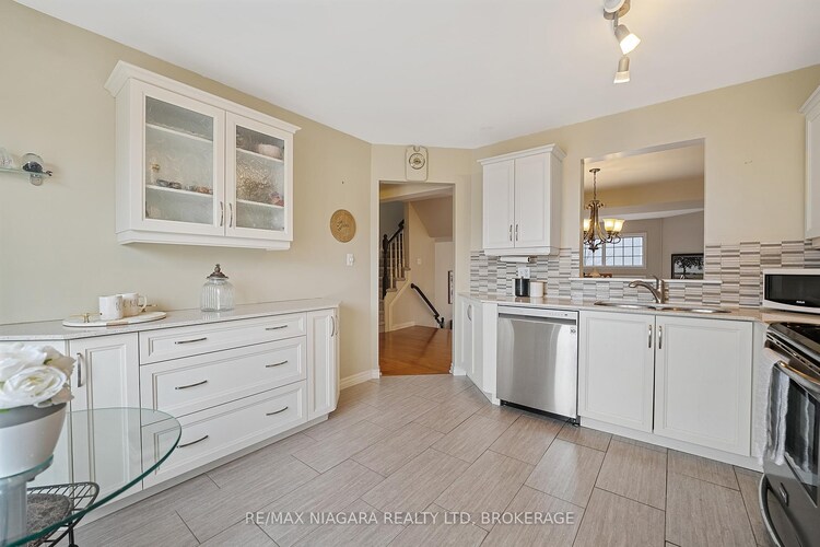 15 LAKESIDE Drive, St. Catharines, ON, 436 - Port Weller