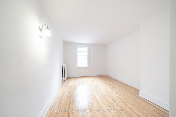 8 Kingston Road, Toronto, ON, Woodbine Corridor