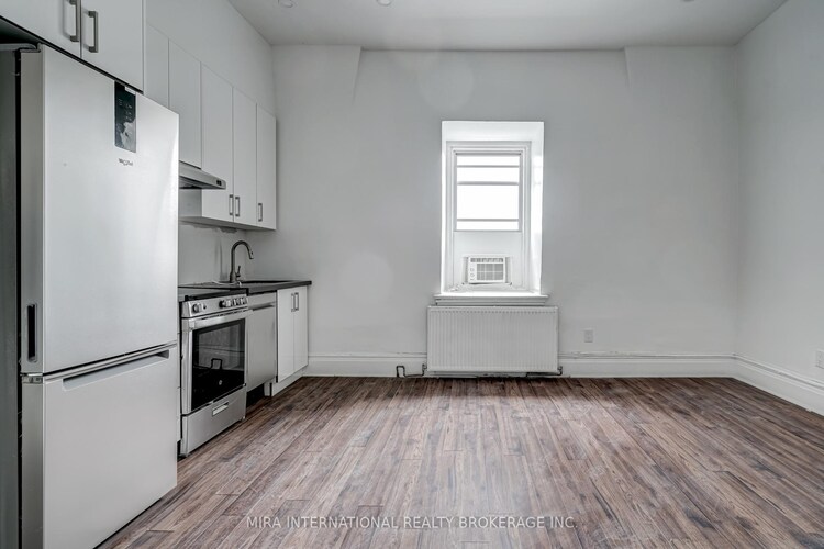 180 Sherbourne Street, Toronto, ON, Moss Park