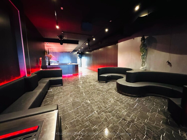 560 Queen Street W, Toronto, ON, Kensington-Chinatown