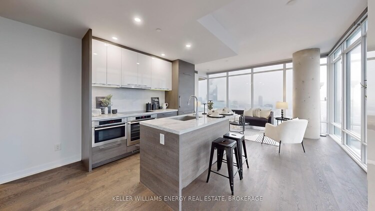 488 University Avenue, Toronto, ON, University