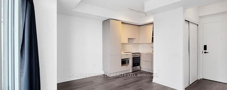 3900 Confederation Parkway, Mississauga, ON, City Centre