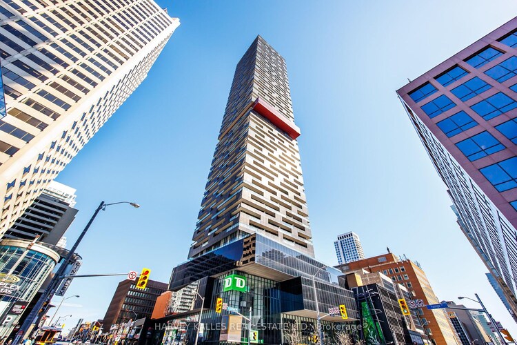 8 Eglinton Avenue E, Toronto, ON, Mount Pleasant West