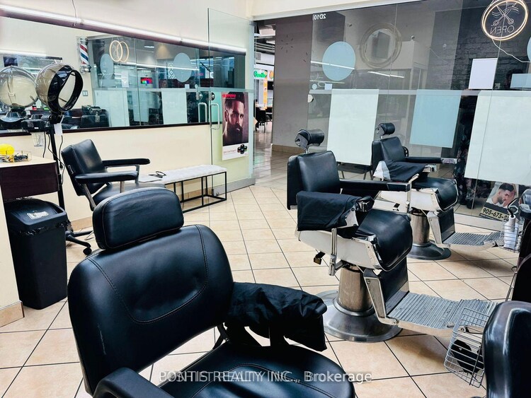 7215 Goreway Drive, Mississauga, ON, Malton