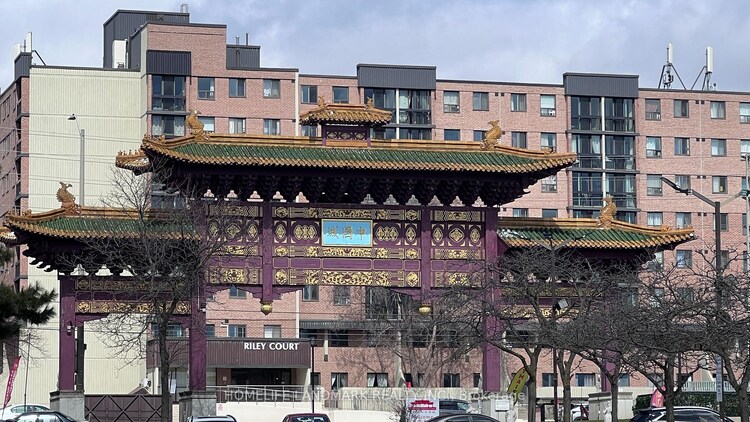 888 Dundas Street E, Mississauga, ON, Dixie