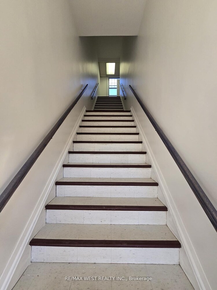 949 St Clair Avenue W, Toronto, ON, Wychwood